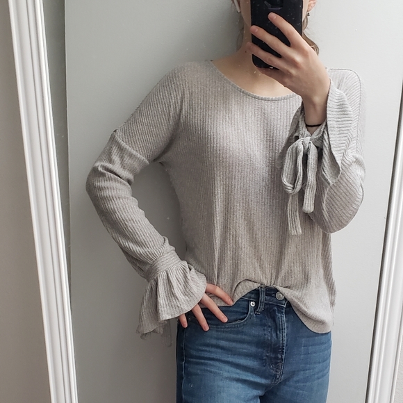 Tie bell sleeves sweater - Picture 1 of 2